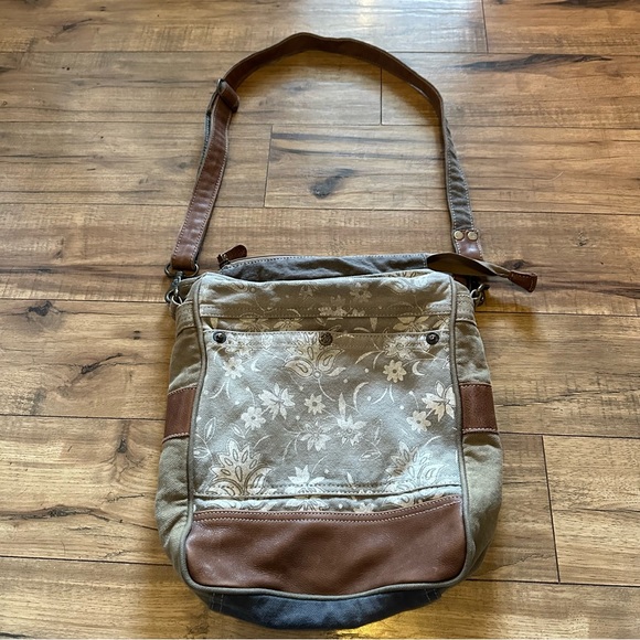 Myra Blossom Shoulder Crossbody Bag - Picture 2 of 13